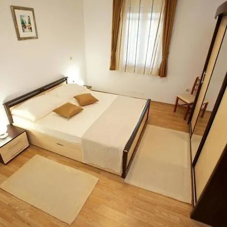Grlica - One Bedroom With Balcony And Garden View A2 Apartment