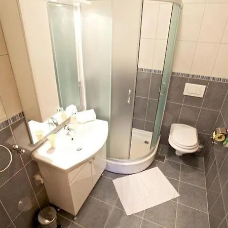 Apartment Grlica - One Bedroom With Balcony And Garden View A2